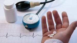 Acebutolol: Manfaat, Dosis, Efek Sampingnya